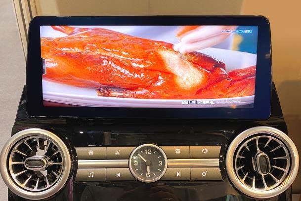 终端应用惊艳亮相，华引芯Mini BLU引领车载显示新风尚