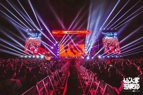 热搜刷屏舞台背后的LED显示屏，让人直呼“泰裤啦！”