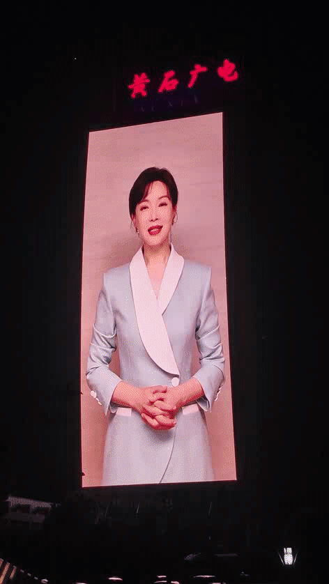 全网点击量破1300W+！这块华中最大LED屏火了