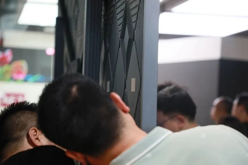 为AT而来！欢迎LCD拼接屏伙伴无缝迭代LED「寸」标准显示单元