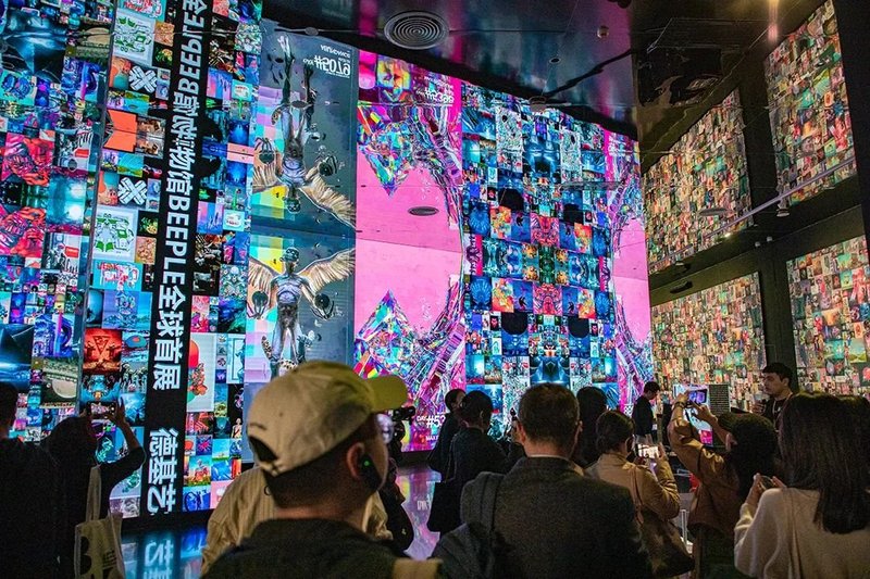 南京德基 x 全球顶流巨星Beeple，洲明光显助力呈现史诗级大展