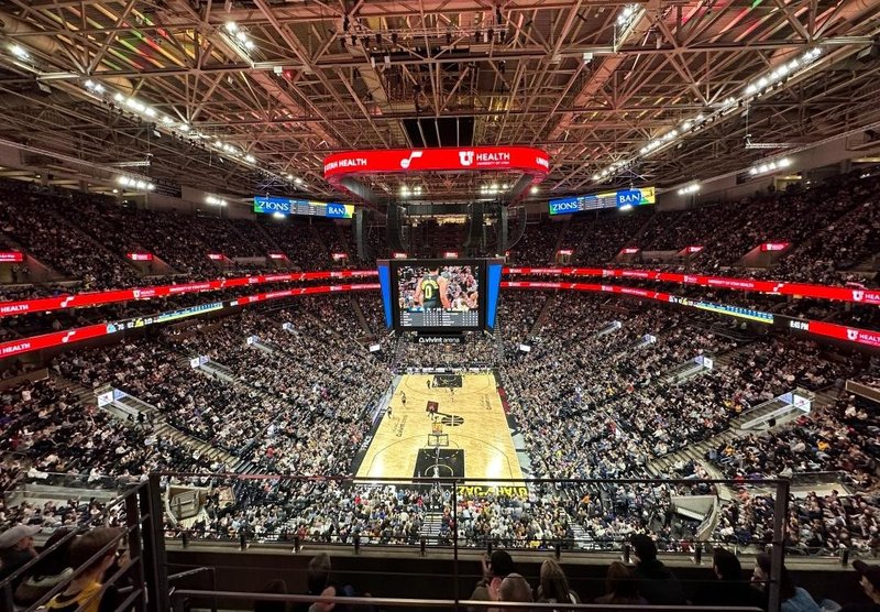 NBA全明星赛首次采用LED地板屏