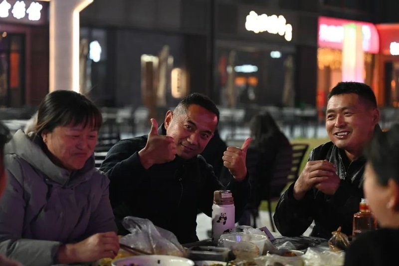 龙虾音乐嘉年华盛大开幕，洲明300平米LED超清大屏助力五一狂欢