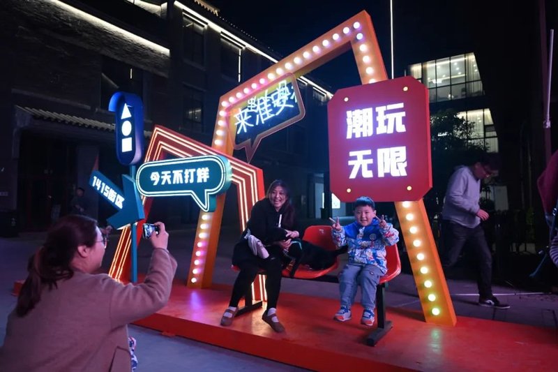 龙虾音乐嘉年华盛大开幕，洲明300平米LED超清大屏助力五一狂欢