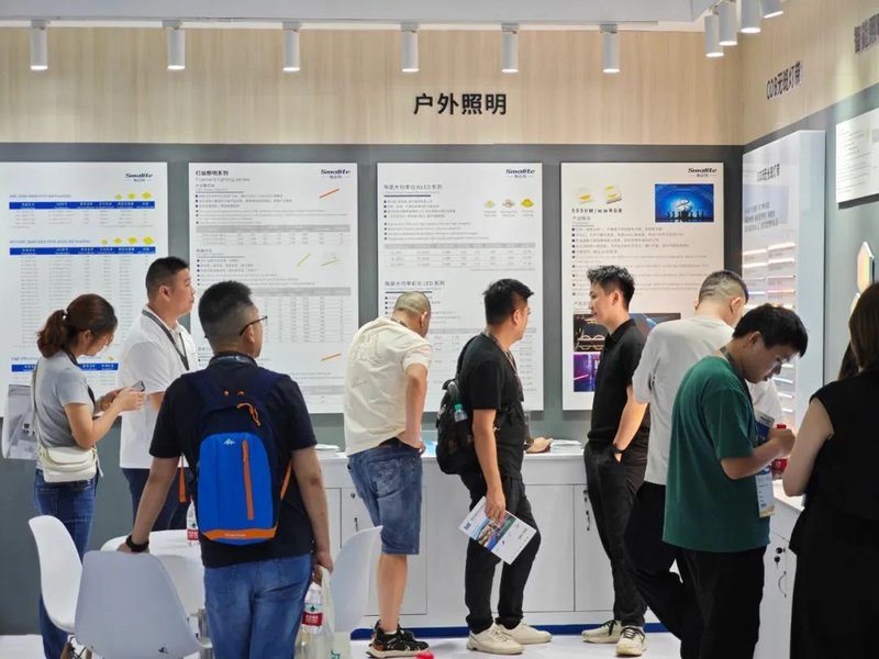 鸿利智汇携“一体两翼”技术产品亮相2024光亚展！