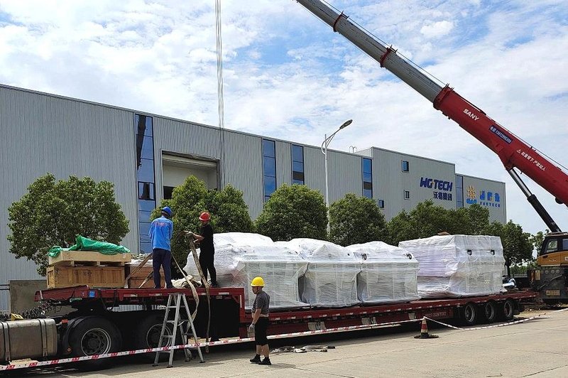 总投资12.16亿，一MLED玻璃基项目设备线进场