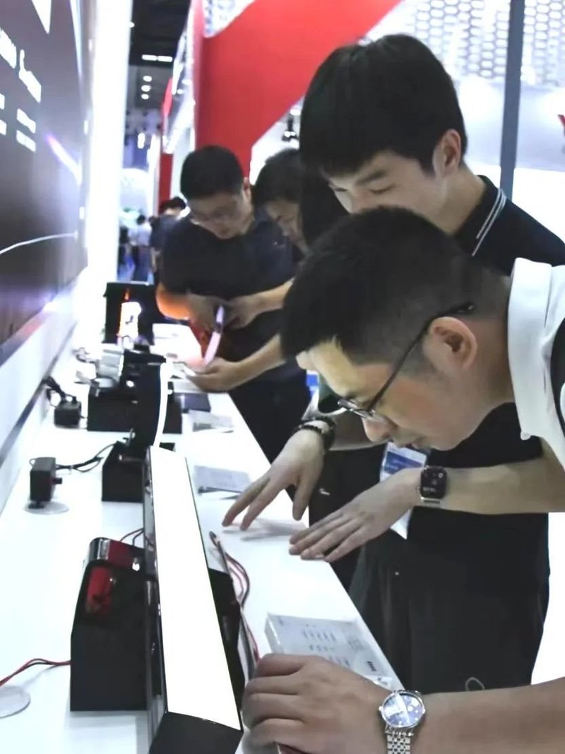 现场直击丨华引芯高燃亮相ALE展，首创SCSP车规光源成“吸睛”焦点