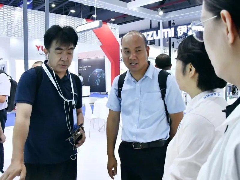 现场直击丨华引芯高燃亮相ALE展，首创SCSP车规光源成“吸睛”焦点