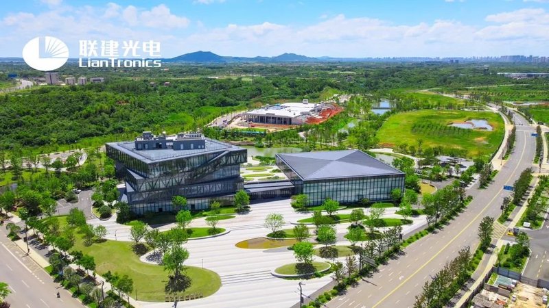 联建光电近1000㎡LED机械屏落地