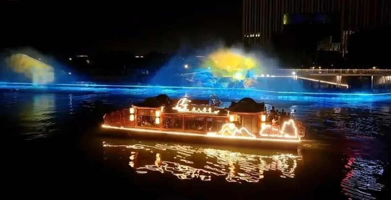 CCTV报道 | 利亚德倾情打造行浸式光影盛宴《如意·龙湖》，闪耀郑州！