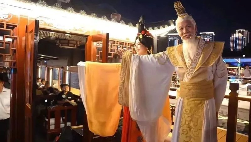 CCTV报道 | 利亚德倾情打造行浸式光影盛宴《如意·龙湖》，闪耀郑州！