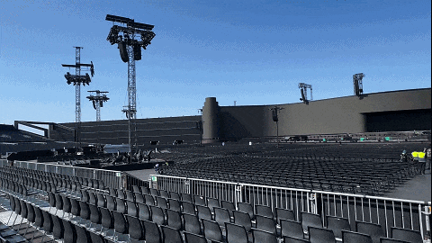 世界最大！仅此一块！世界歌星阿黛尔慕尼黑演唱会掀起演唱会的巨屏风潮！