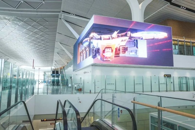 2032㎡！雷曼LED大屏点亮西安咸阳国际机场，带您沉浸式体验“冲上云霄”