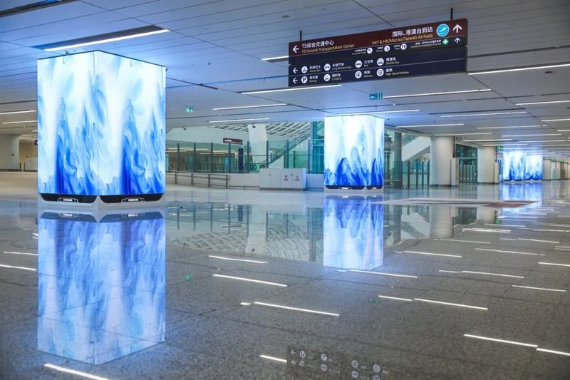 2032㎡！雷曼LED大屏点亮西安咸阳国际机场，带您沉浸式体验“冲上云霄”