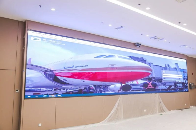 2032㎡！雷曼LED大屏点亮西安咸阳国际机场，带您沉浸式体验“冲上云霄”