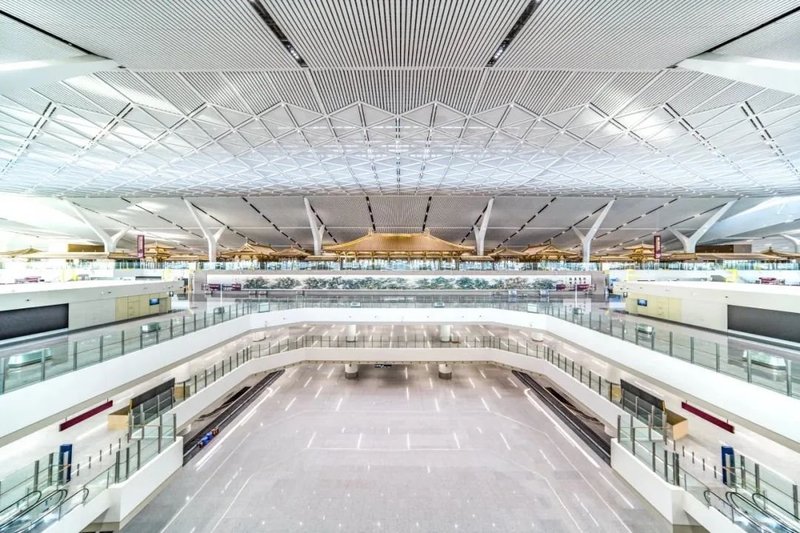 2032㎡！雷曼LED大屏点亮西安咸阳国际机场，带您沉浸式体验“冲上云霄”