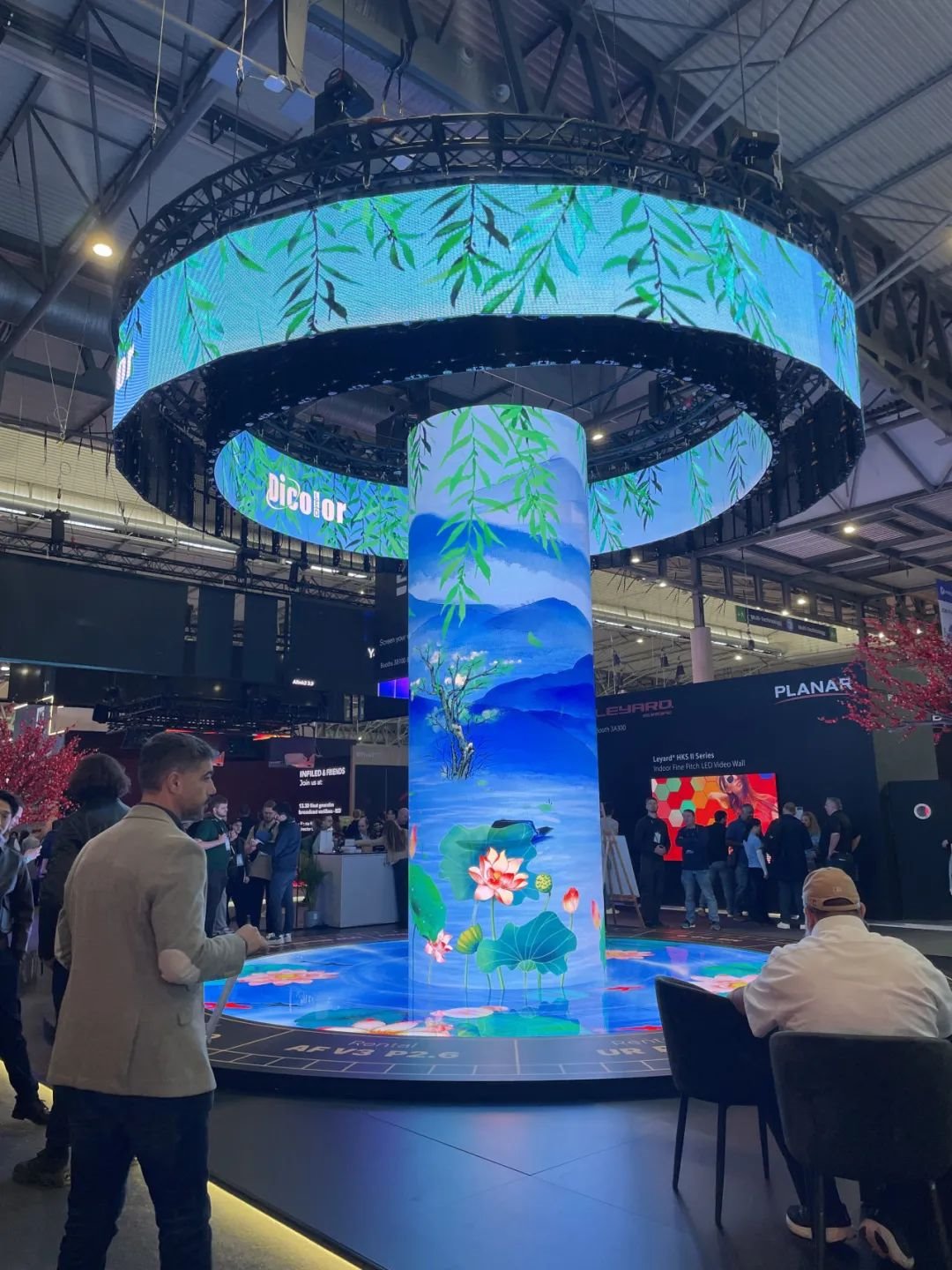 展会动态丨深德彩闪耀ISE 2025，创新设计火速提名，秒杀全场！
