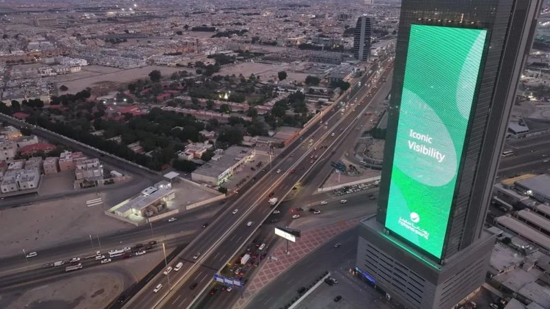 看，沙特达曼市最大LED户外屏！洲明光显方案定义城市空间美学