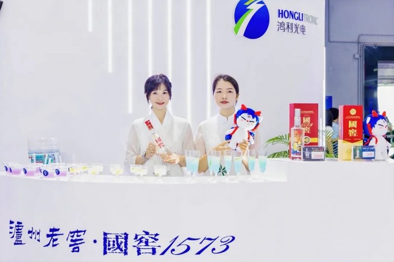 展会直击丨鸿利智汇亮相2025光亚展，点亮“光 +”新时代！