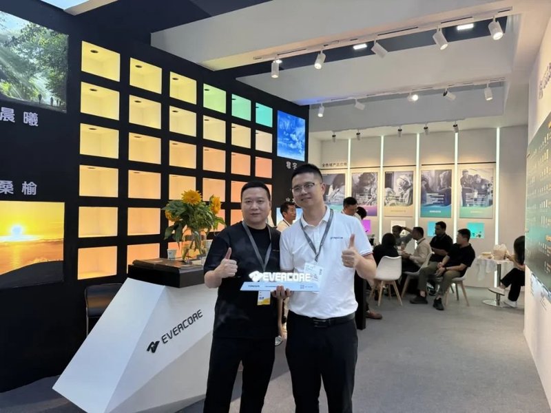 首日盛况：科技与光影的盛宴